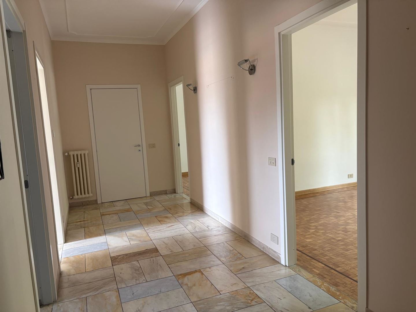 Prestigioso trilocale in Corso Roma, ampia vista sul verde
